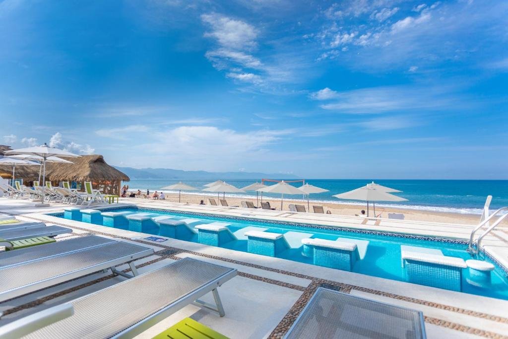 Buenaventura Grand Hotel & Great Moments: tradición, mar y esencia vallartense frente al Pacífico🌊✨